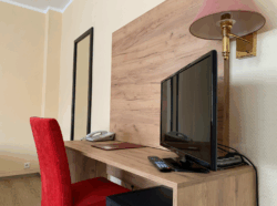 Schreibtisch im Einzelzimmer